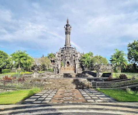 Lapangan Niti Mandala Renon - Monumen Perjuangan Rakyat Bali