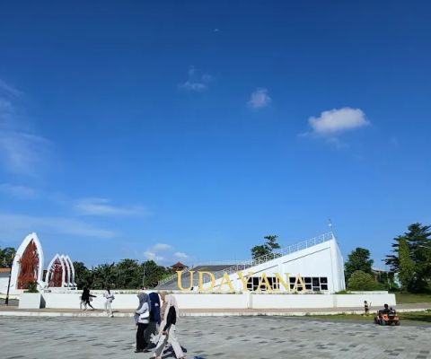 Rest Car Free Day Udayana