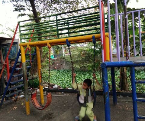 Taman Rungkut Menanggal