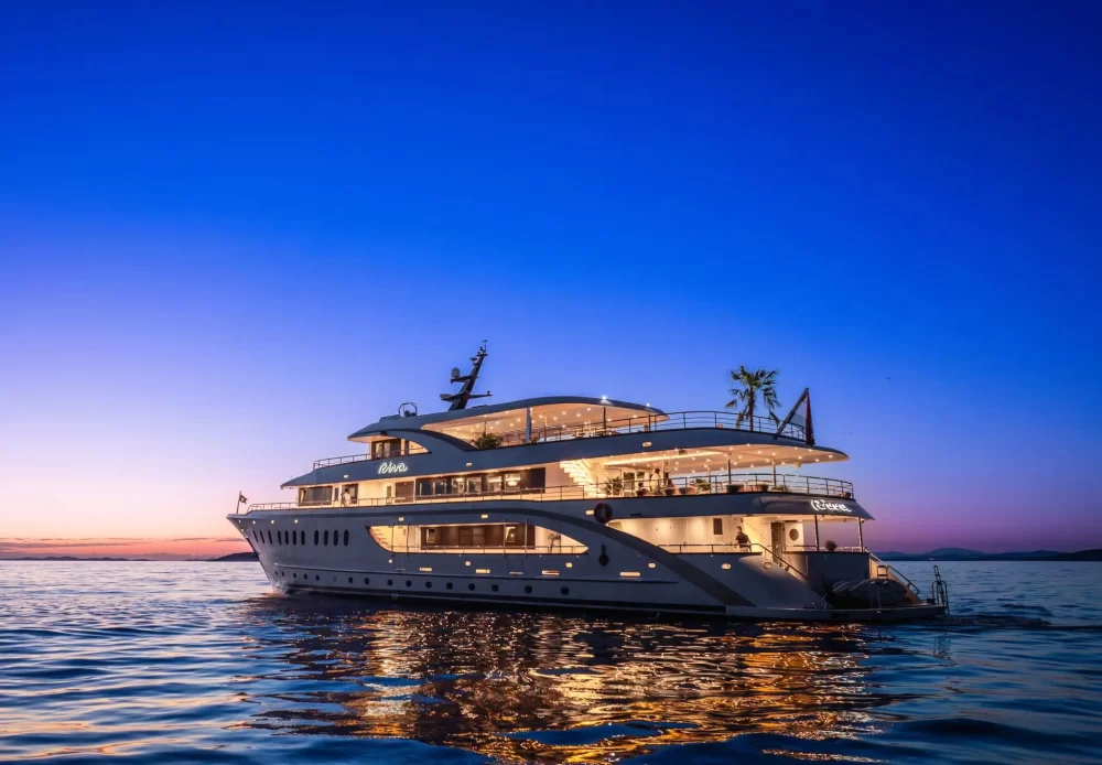 Insightful Private Yacht Luxury Charter Reviews to Guide Your Next Voyage