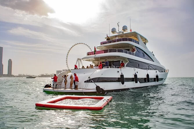 Experience the Ultimate Luxury Yacht Cruise with Friends for Unforgettable Moments