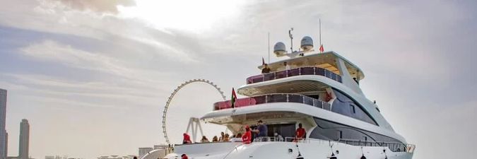 Experience the Ultimate Luxury Yacht Cruise with Friends for Unforgettable Moments