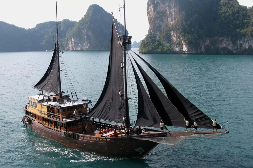 Experience Luxury Yacht Indonesian Island Hopping with Elaleph Cruising
