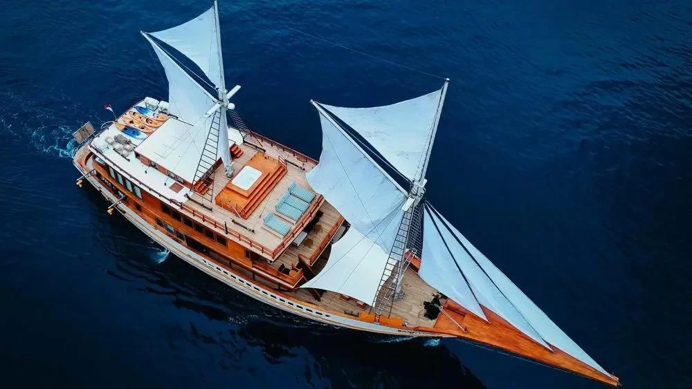 Discover the Ultimate Luxury Yacht Phinisi Liveaboard Experience in Indonesia