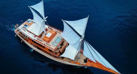 Discover the Ultimate Luxury Yacht Phinisi Liveaboard Experience in Indonesia