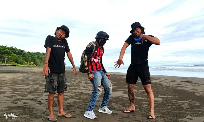 Pantai Rambut Siwi 4