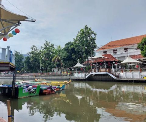 Wisata Air Taman Prestasi