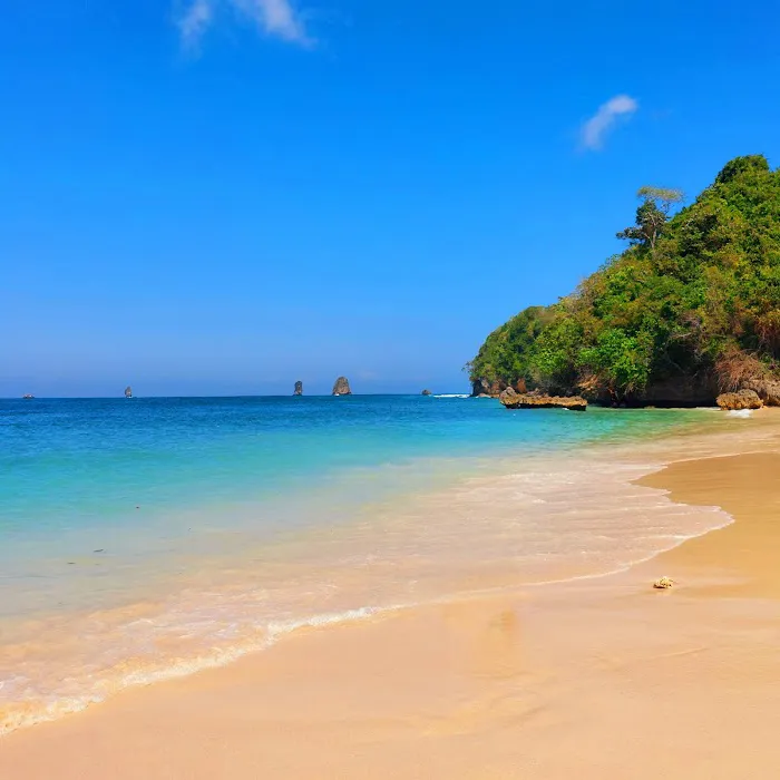 Pantai tiga warna 1