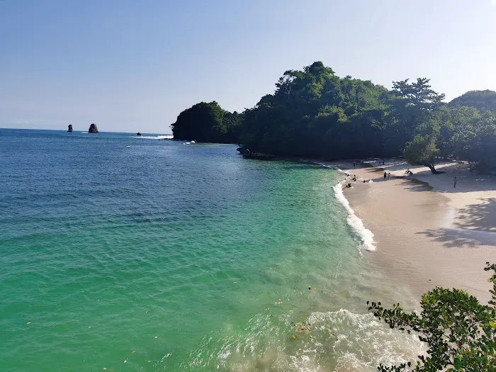 Pantai tiga warna 3