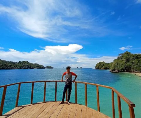 Pantai tiga warna