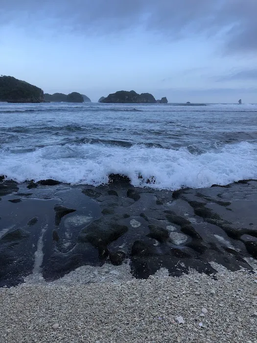 Pantai tiga warna 9
