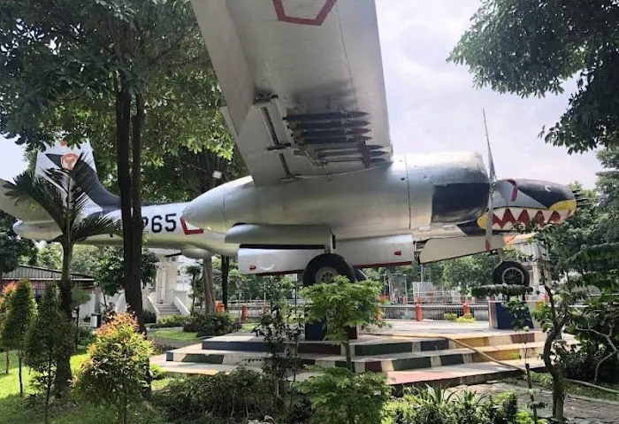 Park of US Bomber B-26B AURI M265 - Sungai Kalimas 3