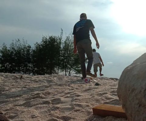 Wisata pantai blitung sarang
