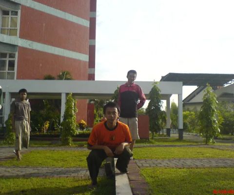 Lapangan Perpustakaan ITS