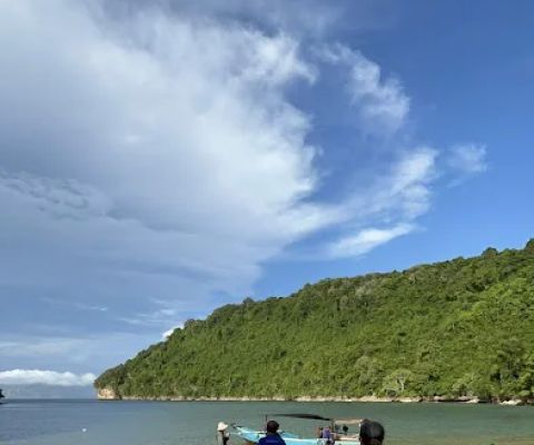 Pantai Jeruk pasir putih