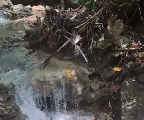 Air terjun njuruk Goa sumberdandang
