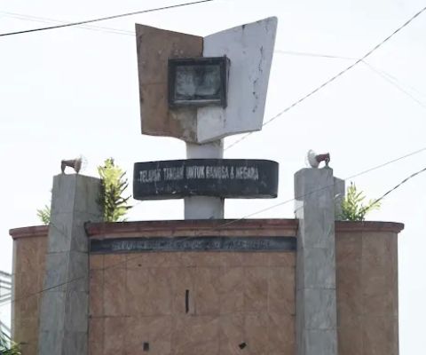 Monumen Telapak Tangan B.J. Habibie