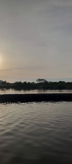 Lapangan Pesisir Kota Cirebon 7