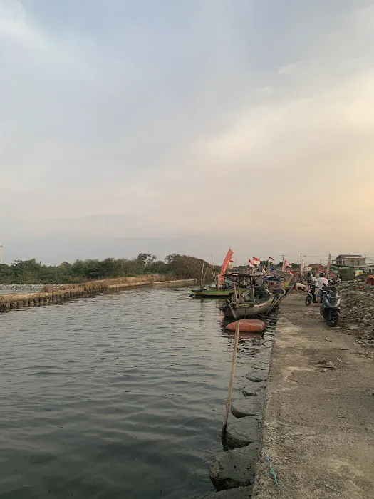 Lapangan Pesisir Kota Cirebon 9