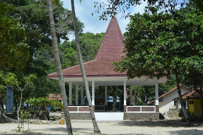 Pendopo Pantai Ngliyep 0