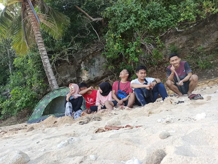 Pendopo Pantai Ngliyep 5