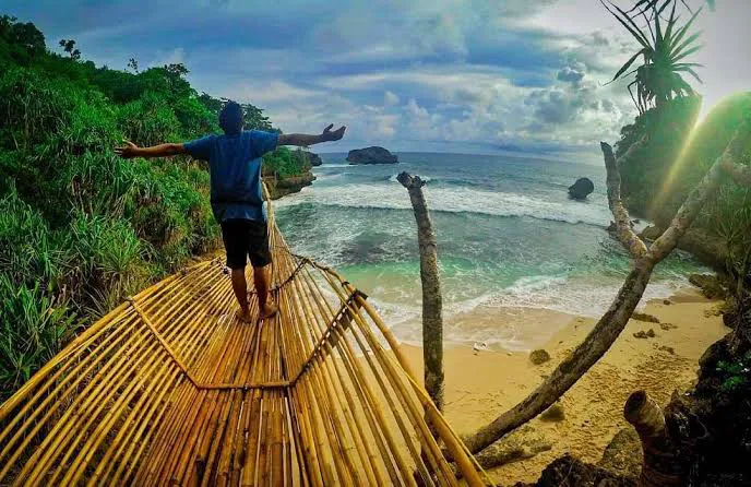 Pendopo Pantai Ngliyep 9