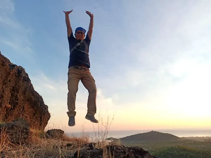Trekking mountain 0