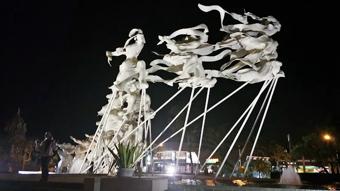 Taman Menggapai Cakrawala (Sculpture) 0