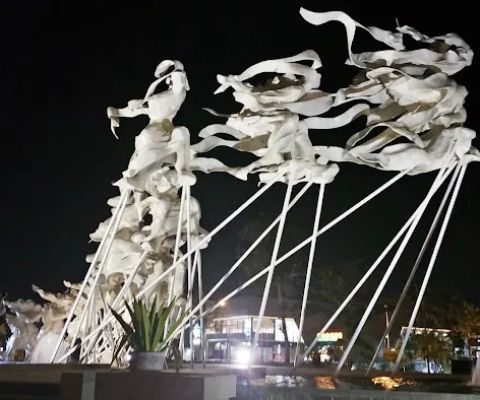 Taman Menggapai Cakrawala (Sculpture)
