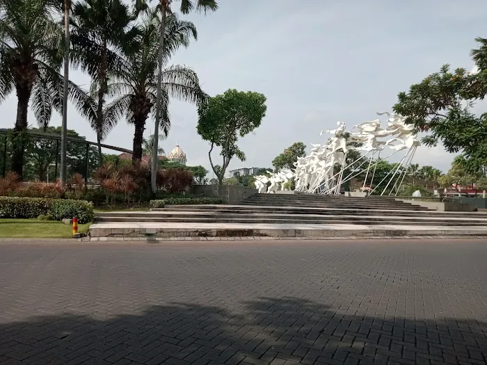 Taman Menggapai Cakrawala (Sculpture) 9