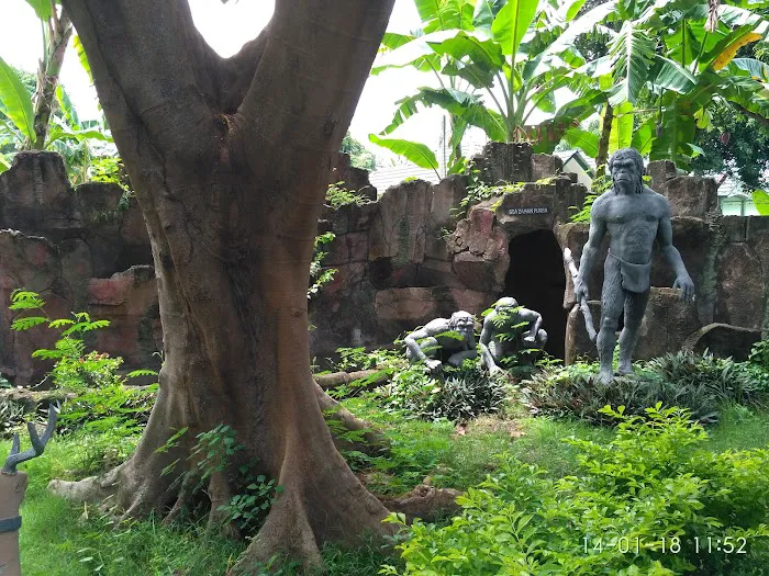 Taman Sejarah Universitas Pendidikan Ganesha 0