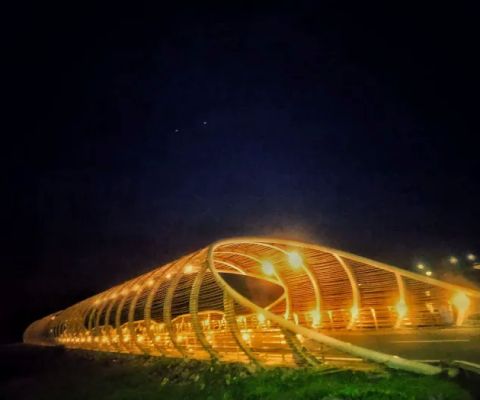 Jembatan Emas Lengkung