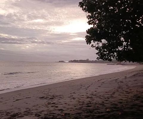Spot mancing pantai batu bolong