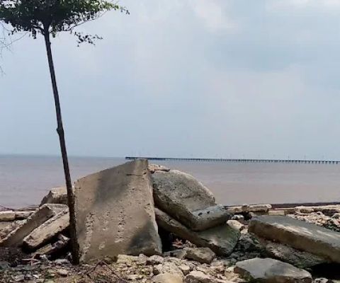 Pantai Pesona Alam Mundam