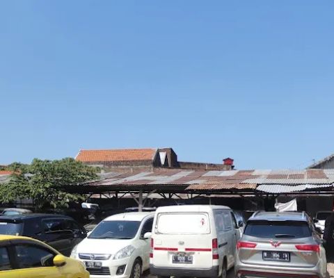 Parkiran mobil pasar jojoran