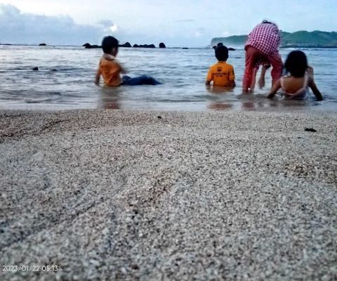 Camping Area Pantai Pasir Putih Gondo Mayit)