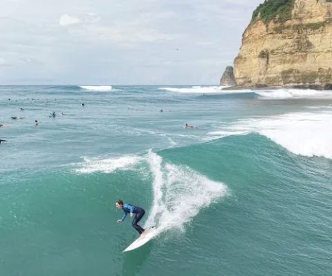 Gerupuk hassan surflesson