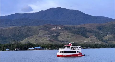 Sailing Through Fine Dining on the Water in Papua with Elaleph Cruising