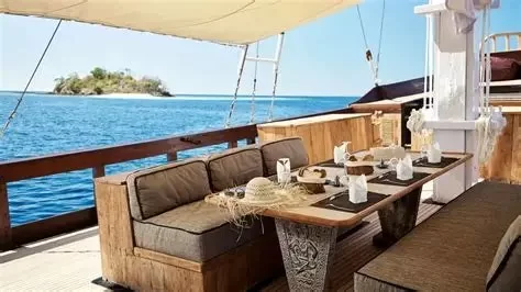 Experience Phinisi Charm in Banda Sea: Sailing into a Forgotten Paradise