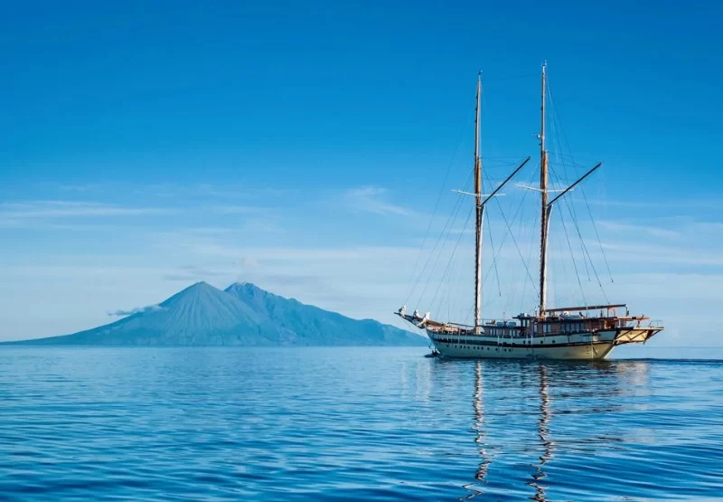Uncover Phinisi Charm in the Indonesian Archipelago with Authentic Cruising